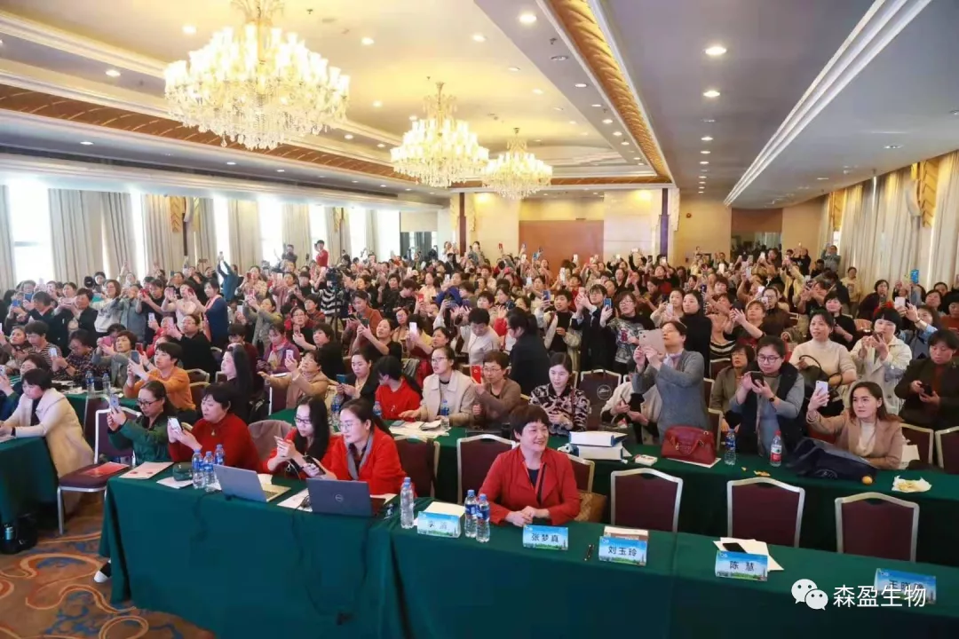 郑州大学第二附属医院陈慧教授主持开幕式,中国医师协会张楠,河南省疾